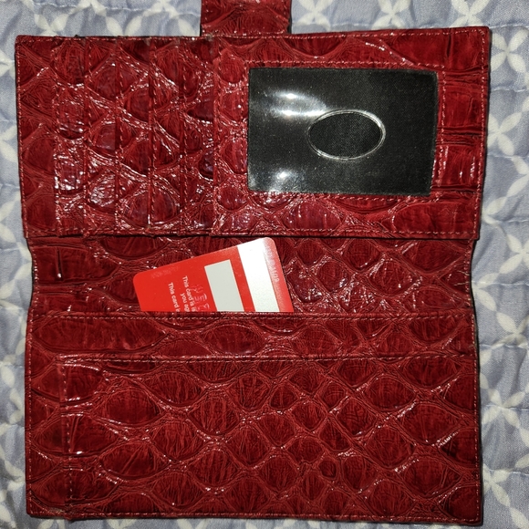 GUESS wallet in wine red shiny patent finish. - Picture 8 of 12
